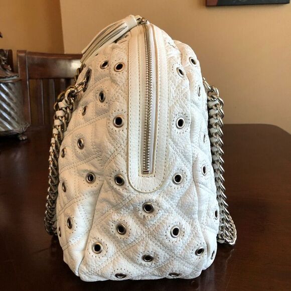 LA VICTOIRE - Quilted Faux Leather Shoulder Bag/Grommet Detail & Chain Straps ♥️ - Picture 6 of 15